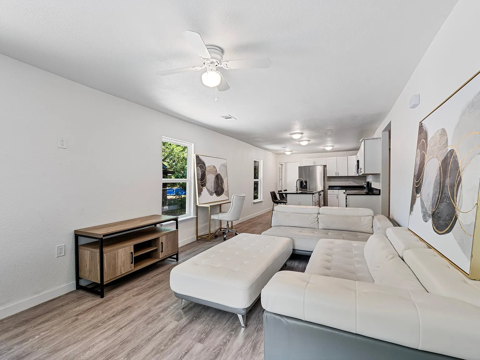 1025 S Throckmorton St — Photo 4