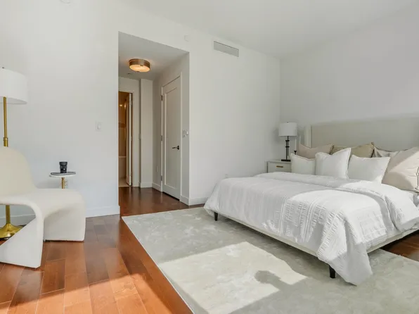 800 Avenue At Port Imperial image 17 of 41