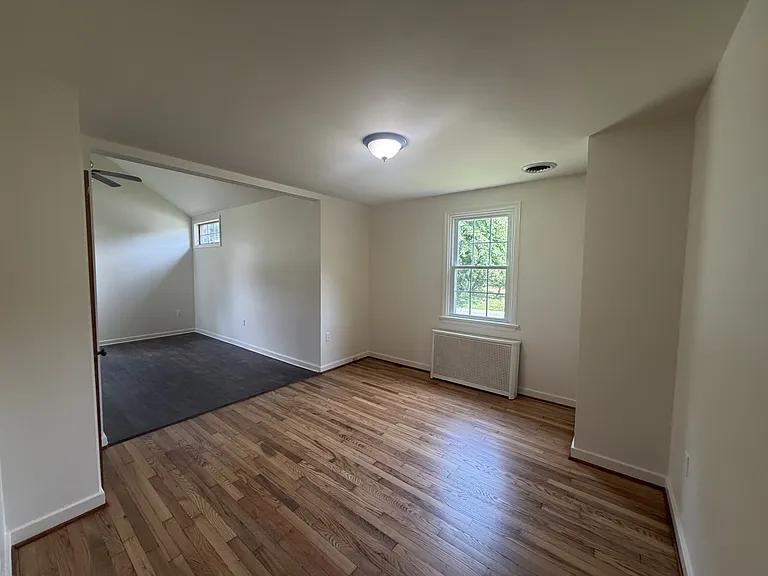 488 W 4th St — Photo 3