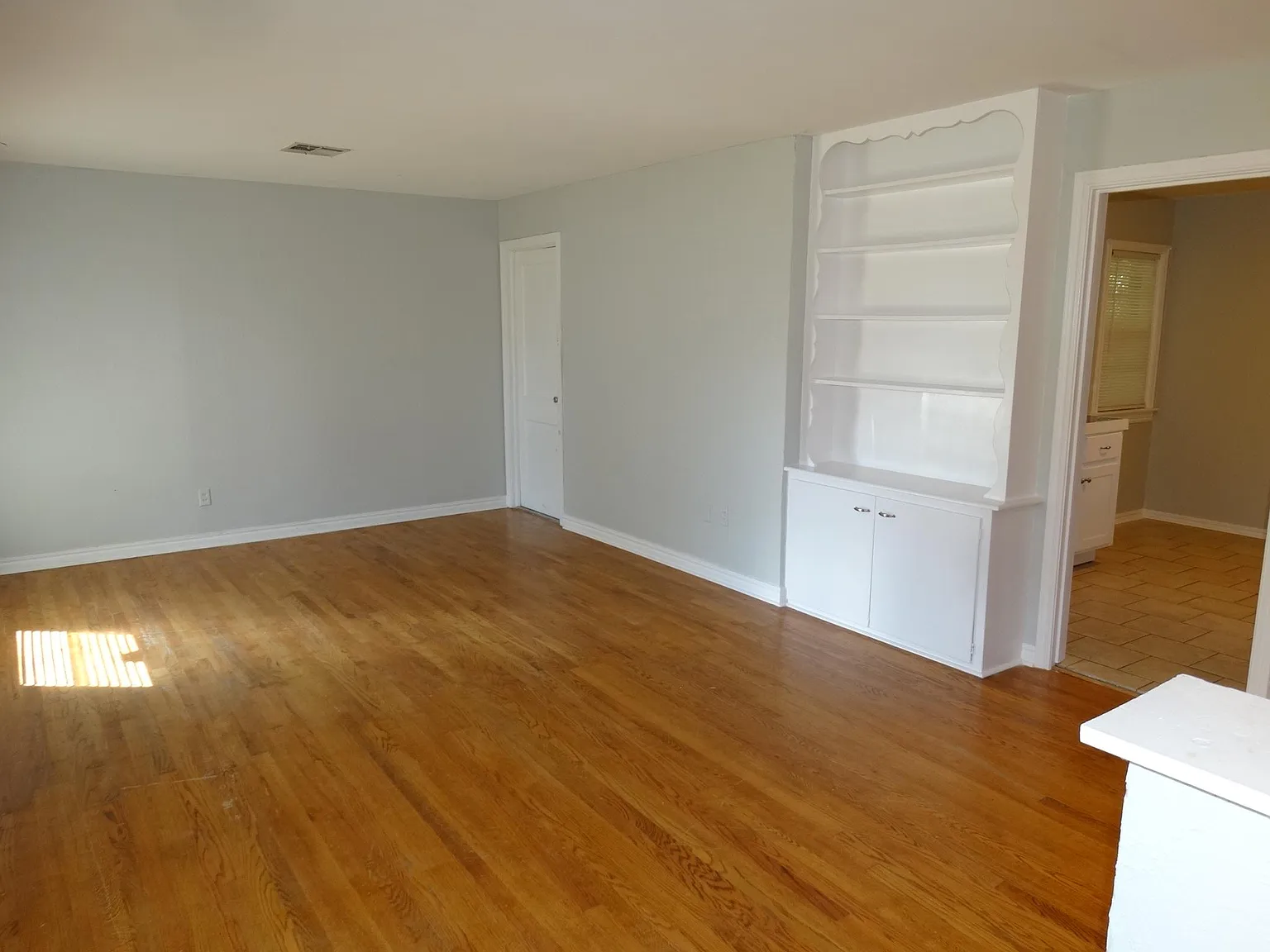 2 bed, 894 sqft, $1,200 — Photo 3