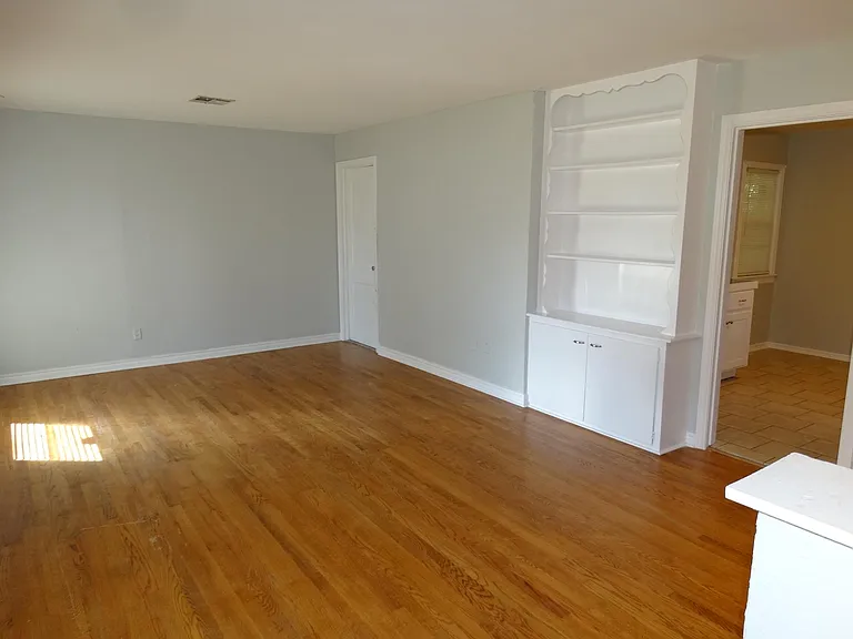 2101 Brighton Ave — Photo 3