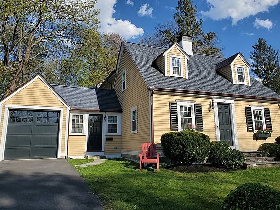 2nd image of 42 Willow St