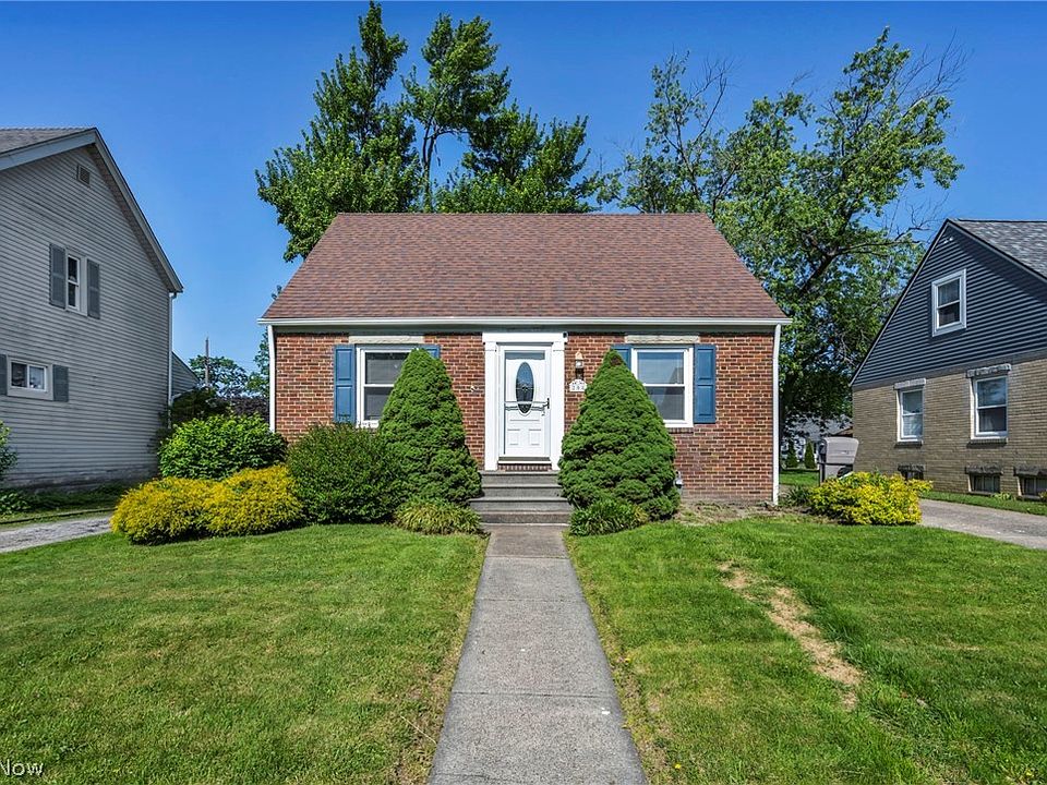 1st image of 208 Longfellow St