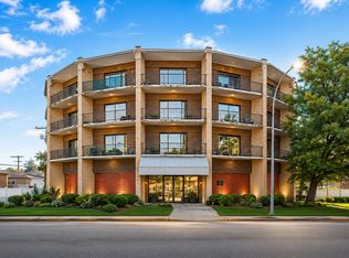 3900 W 95th St APT 201, Evergreen Park, IL 60805