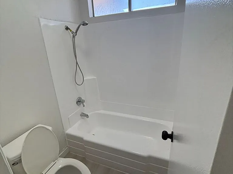 WOODCREST APARTMENTS — Photo 28