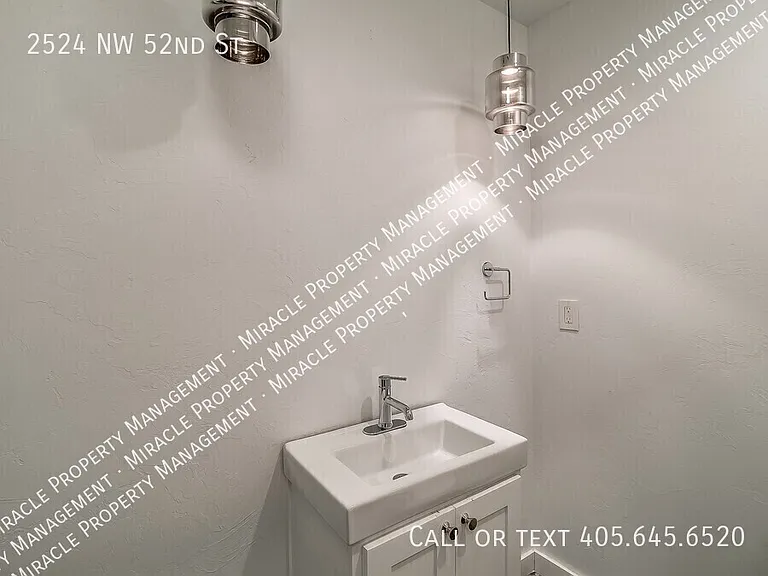 2524 NW 52nd St — Photo 43