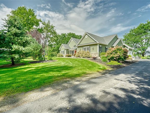 3rd image of 784 Hamlin Center Rd
