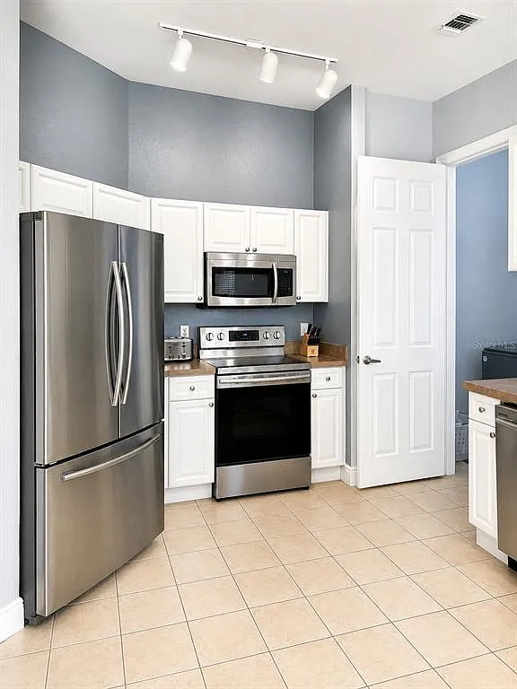 2 bed, 2.0 bath, 1276 sqft, $2,100 — Photo 3