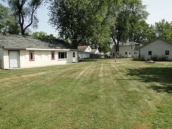 3/4 Acre Lot With 24x32 Ft. Garage (Fits 4 cars Tandem), 1100 Sq. Ft Outside Recreation Building Wit