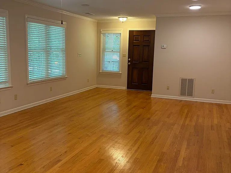 870 Green Acres Dr — Photo 6