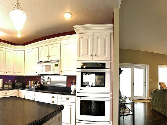 5th image of 859 N Evergreen Dr