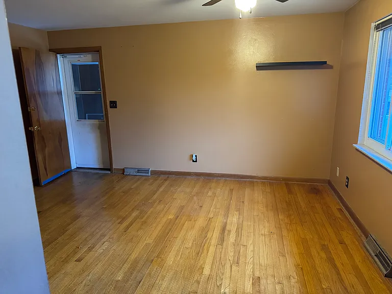 1420 Cloverfield Ave — Photo 9