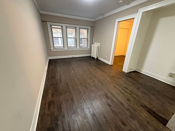 2nd image of 913 E Kilbourn Ave APT 34