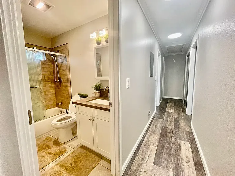 Farrington Hwy — Photo 19