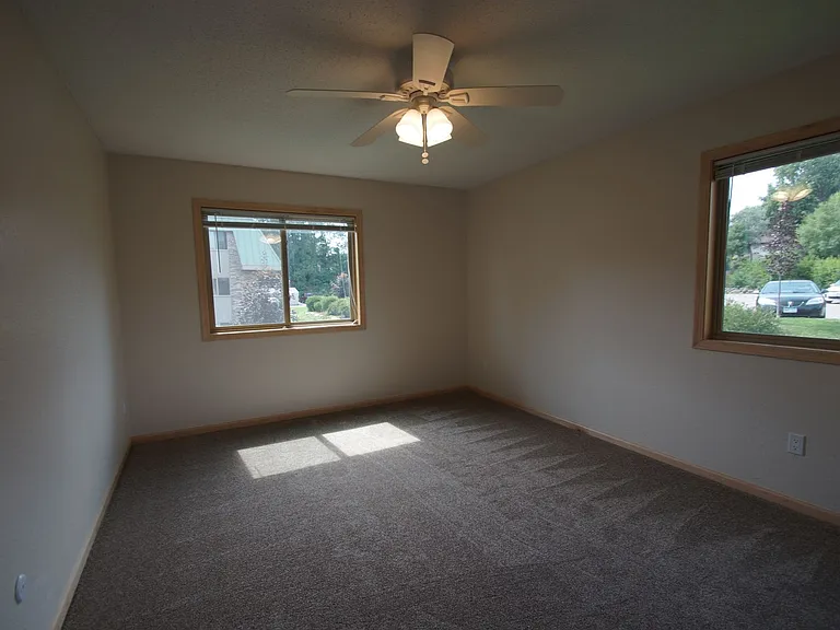 Larpenteur Estates Apartments — Photo 116