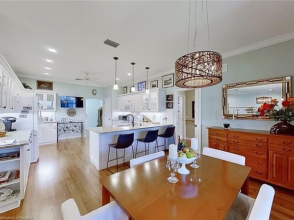 4th image of 4 Somerset Ln
