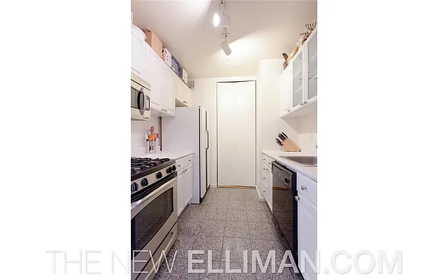 Sold by Douglas Elliman | media 22