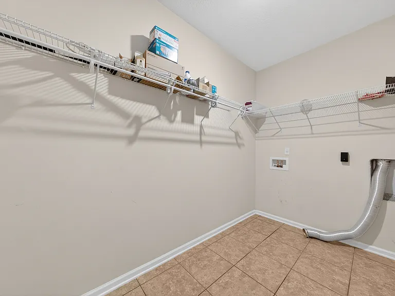 112 Kildrummy Ct — Photo 23