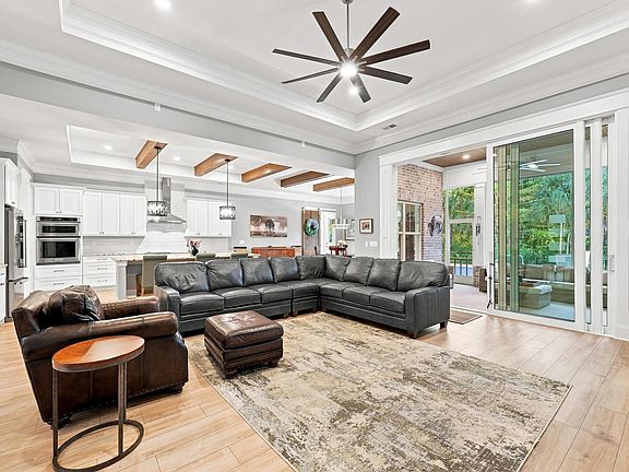 5th image of 5185 Alwoodley Ln.