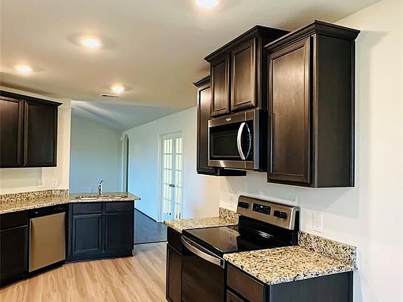 5th image of 328 Spanish Stone Dr