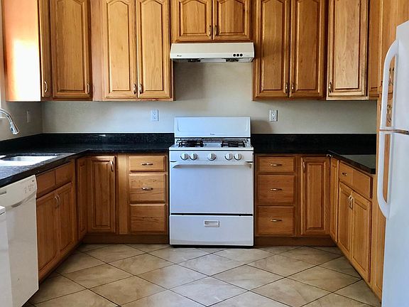 2nd image of 560 E Julian St