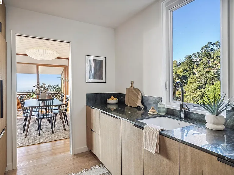 540 Dwight Pl — Photo 25
