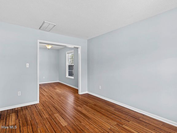 3rd image of 217 Mahogany Dr
