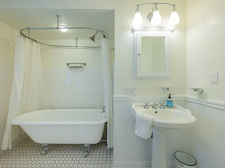 413 W Matilija St — Photo 16