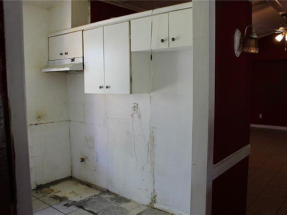 5th image of 4210 Upland Way