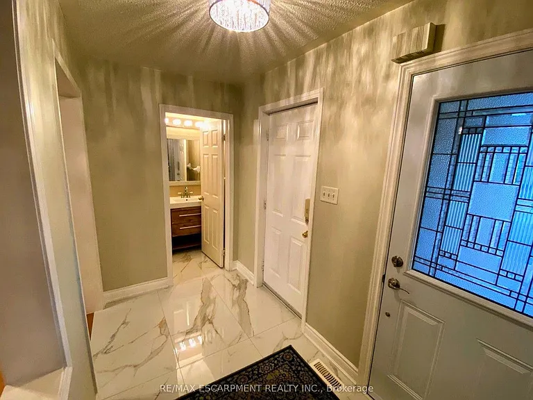 3824 Milkwood Cres — Photo 2