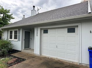 1330 N Harvey Dr, Olathe, KS 66061