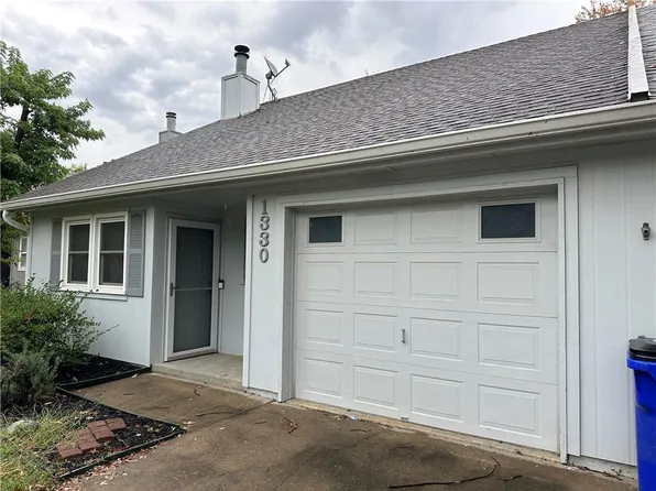 1330 N Harvey Dr, Olathe, KS 66061
