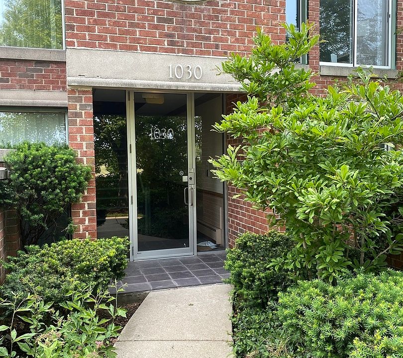 1st image of 1030 Arbor Ln APT 302