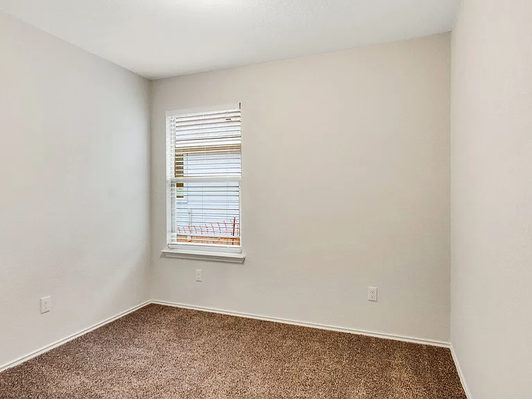 117 Nathaniel Dr — Photo 17