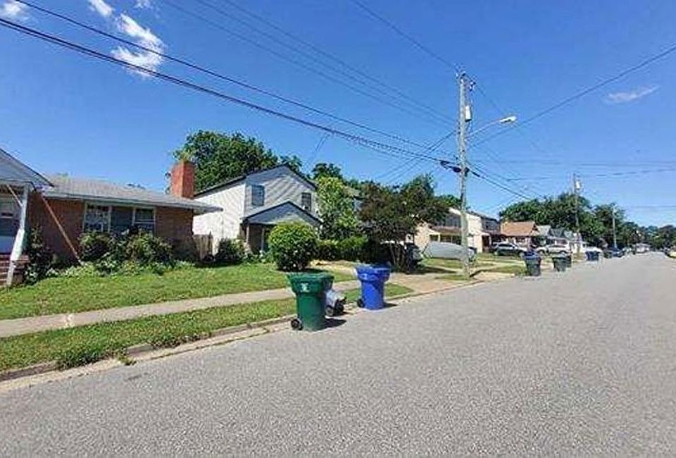 Exterior Neighborhood (street photo)
