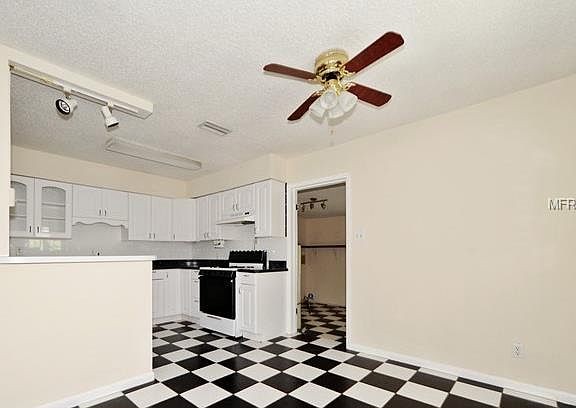 4th image of 1015 Conant Ave