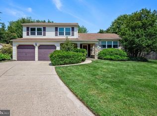 5 Yardley Ct, Mount Laurel, NJ 08054