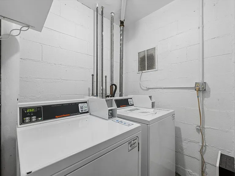 636 W Webster Ave #304 — Photo 17
