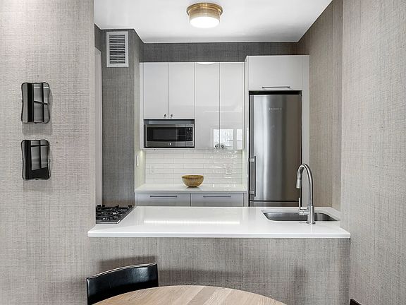 4th image of 20 E 9th St #12G