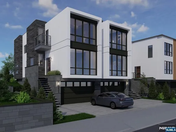 211 E Harriet Ave, Palisades Park, NJ 07650