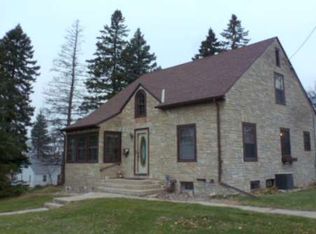 148 10th St, Windom, MN 56101