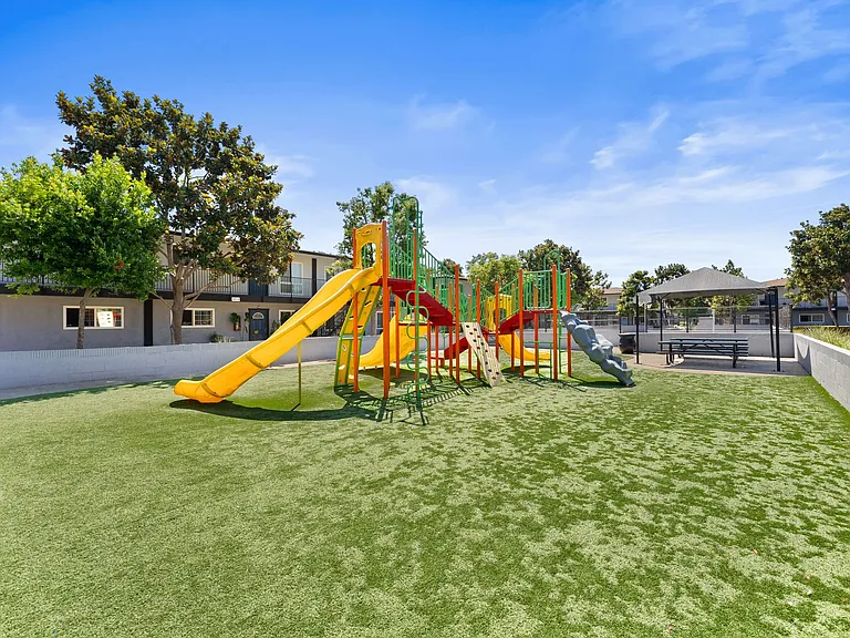 Villa Del Sol Apartments — Photo 29