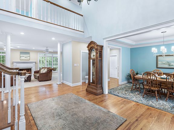 5th image of 3108 Olde Towne Ln