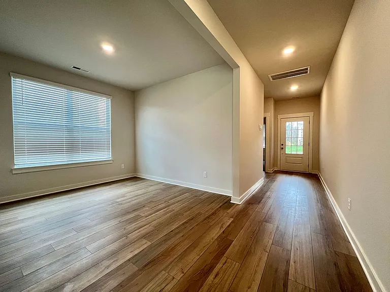 1030 Ewell Farm Cir — Photo 3