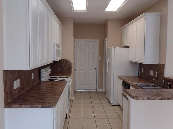 3rd image of 475 Folk Crest Ln