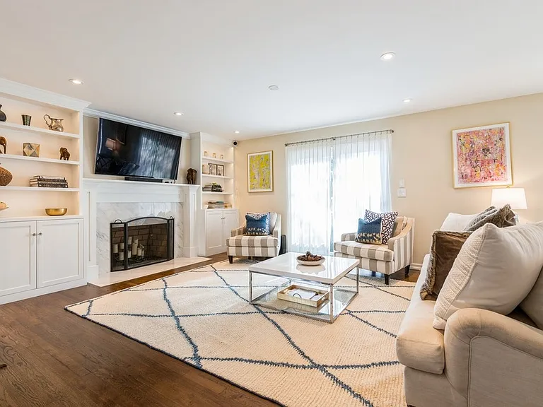 26 Long Springs Rd — Photo 3
