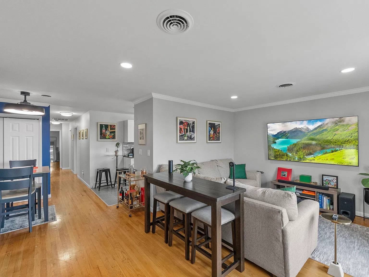 3 bed, 1155 sqft, $3,500 — Photo 3
