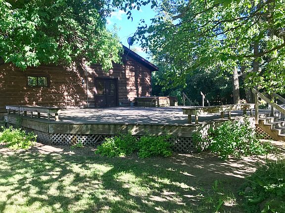 Front yard and deck. 