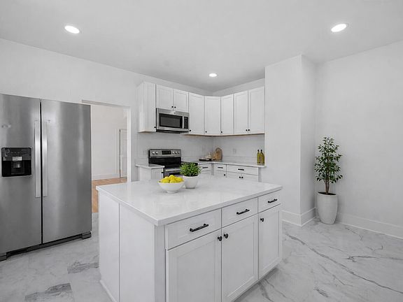 2nd image of 1019 Orchard St