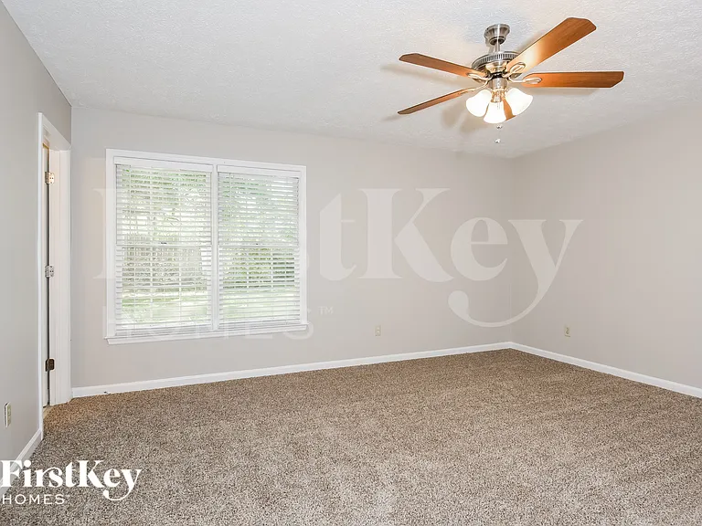 1111 Wynford Cmns SW — Photo 8